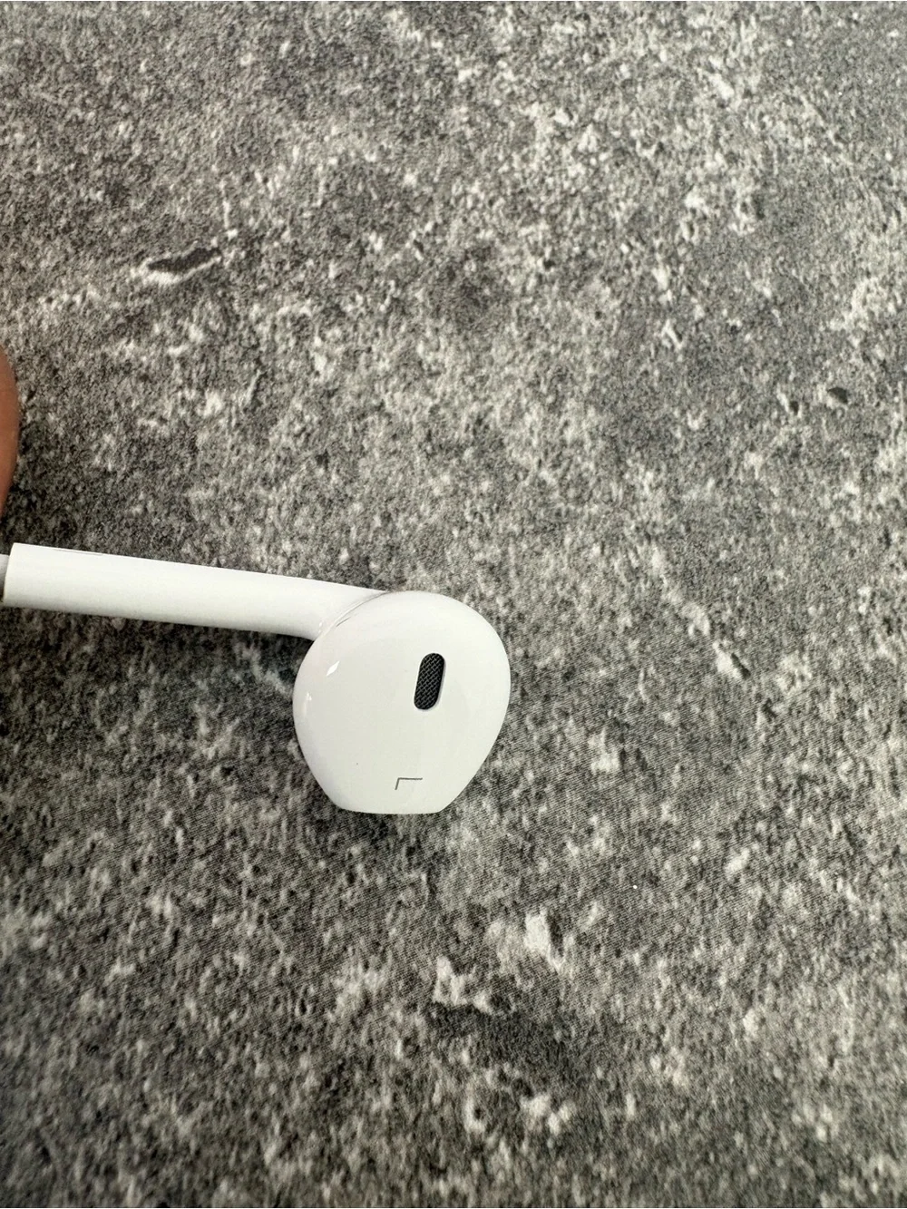 Apple White Wired Earbuds with Inline Remote and Microphone
